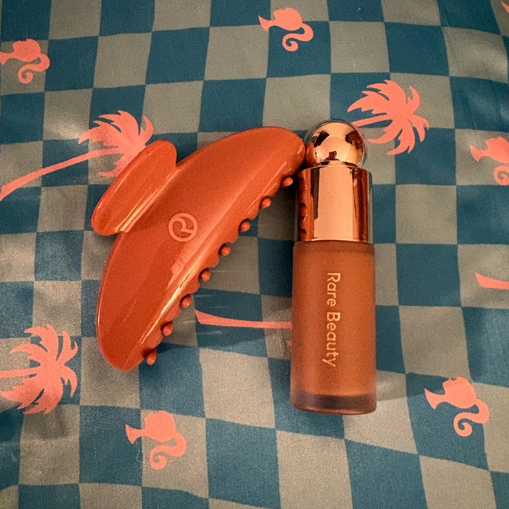 Rare Beauty Liquid contour with Matching Hair Clip - solace color